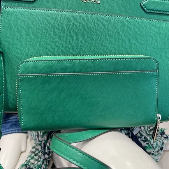 Kate Spade staci medium satchel
&
KSNY Staci Large Continental Wallet
Green Bean - Picture 16 of 16
